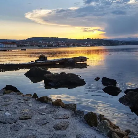 στ' ακρογιάλι Néa Ródha