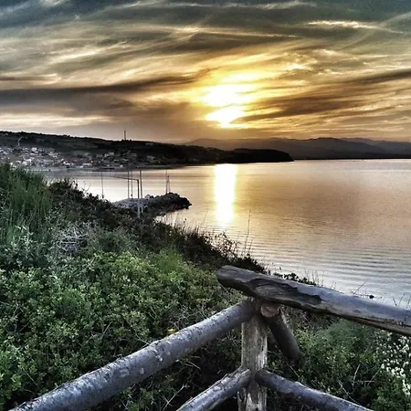 στ' ακρογιάλι Néa Ródha