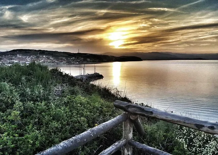 στ' ακρογιάλι Néa Ródha