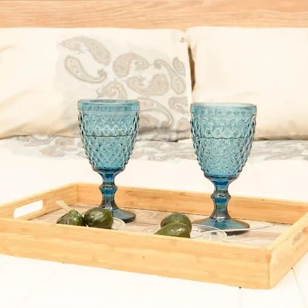 στ' ακρογιάλι Неа-Рода
